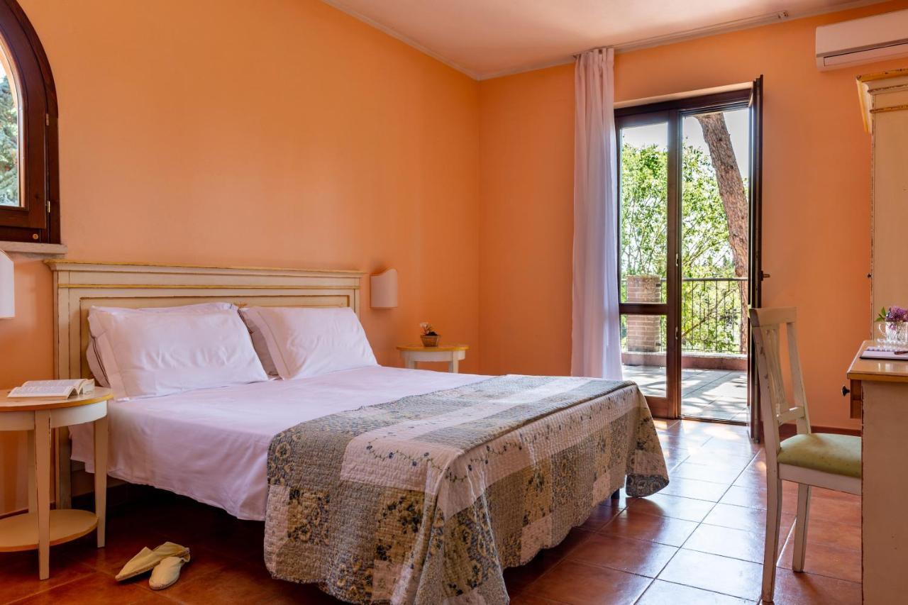 Palazzo Vittoria Hotel Маса Маритима Екстериор снимка