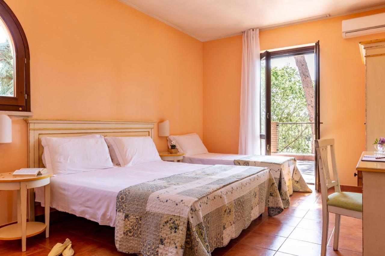 Palazzo Vittoria Hotel Маса Маритима Екстериор снимка