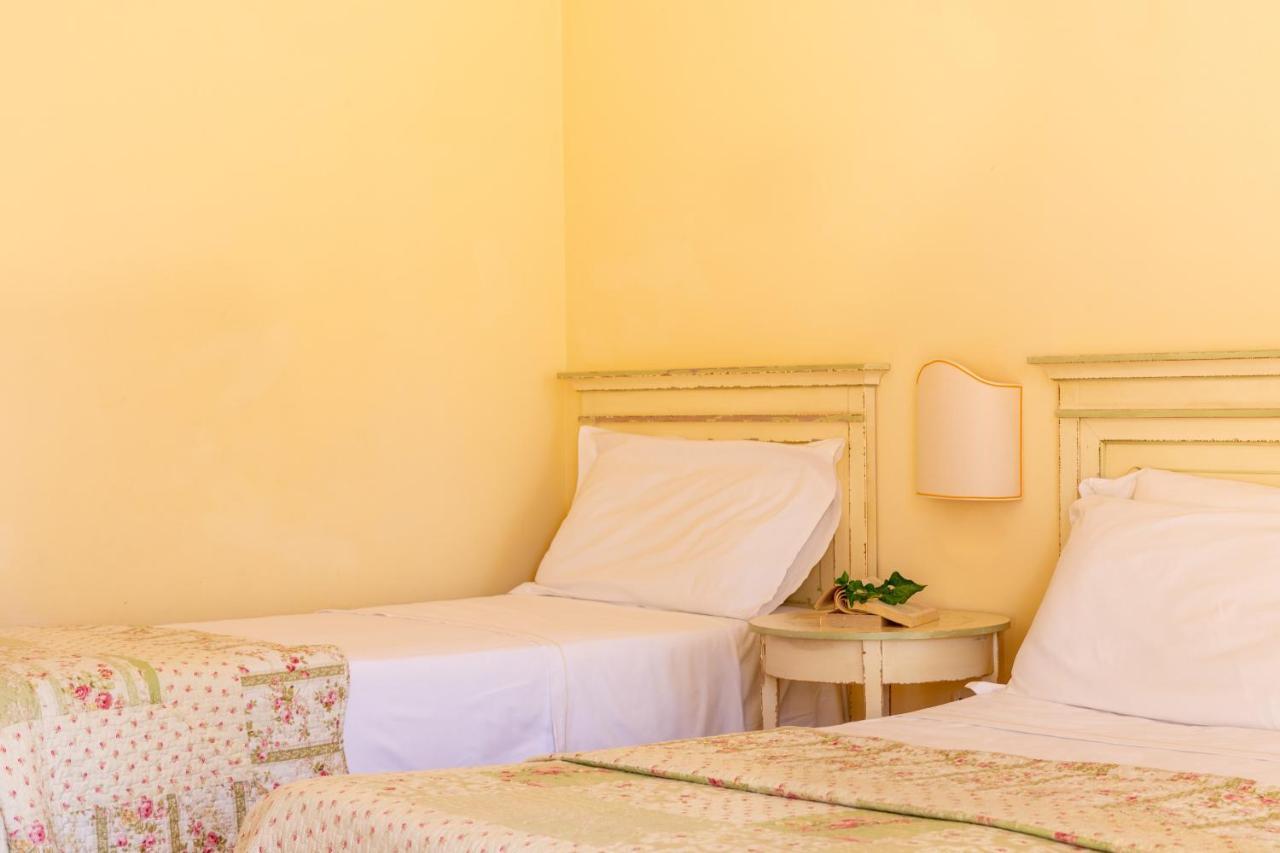 Palazzo Vittoria Hotel Маса Маритима Екстериор снимка